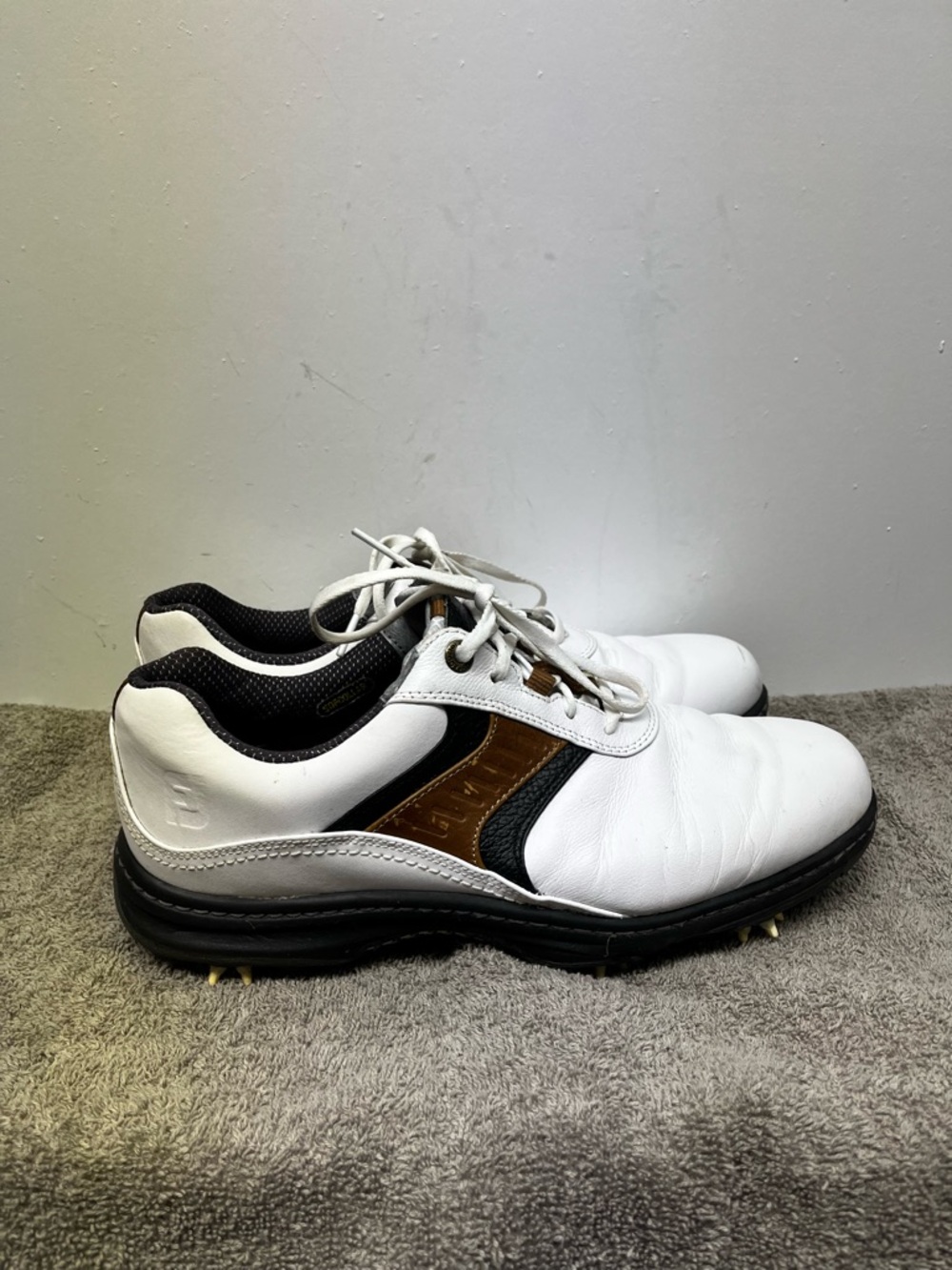FootJoy Men’s Size 11M Golf Shoes White/Black/Brown Spikes Outdoor Footwear